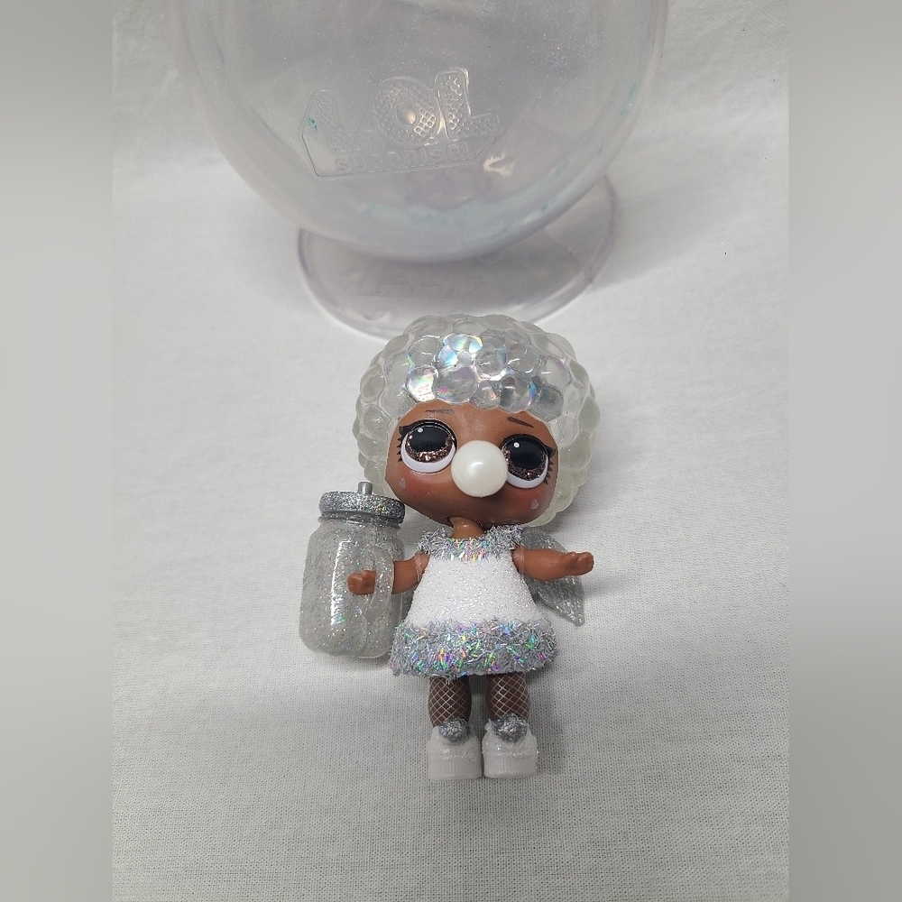 LOL Surprise Bashful QT Angel Wings Winter Disco Glitter Globe Doll With Globe - Picture 3 of 9